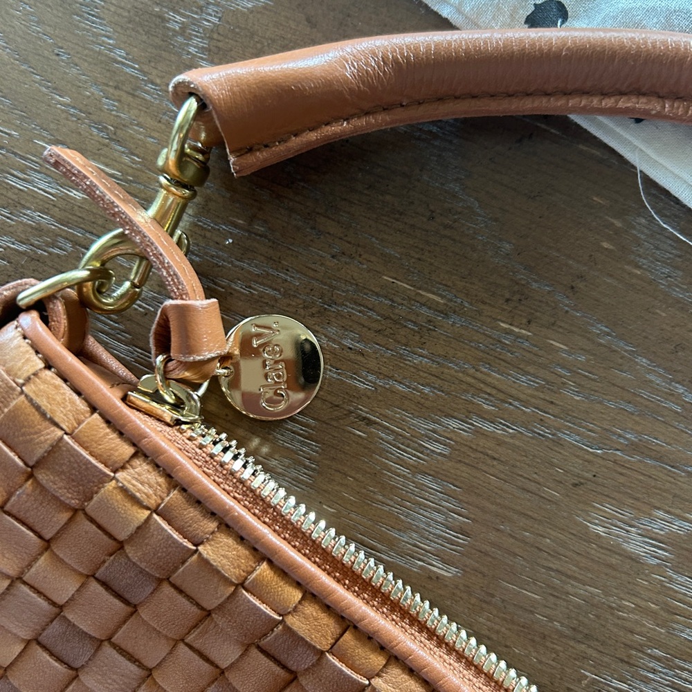 Clare V. Petite Moyen Messenger in Natural Woven - Picture 2 of 8
